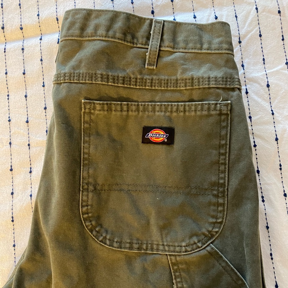Mens Dickies carpenter pants. Like new-worn once or twice. Army green 36Wx32L